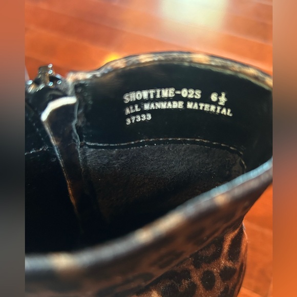 Velvet Leopard Boot - Picture 9 of 10